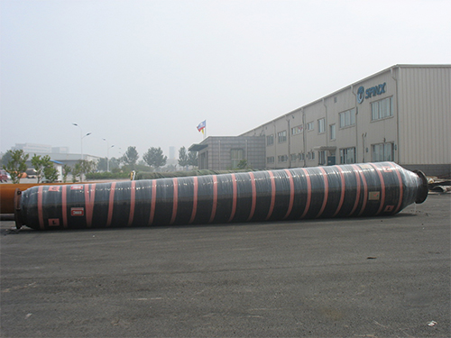 Tapered floating hose